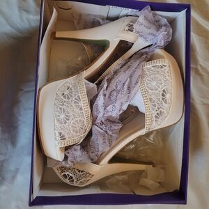 TOP Moda Cream Lace Platform Heels